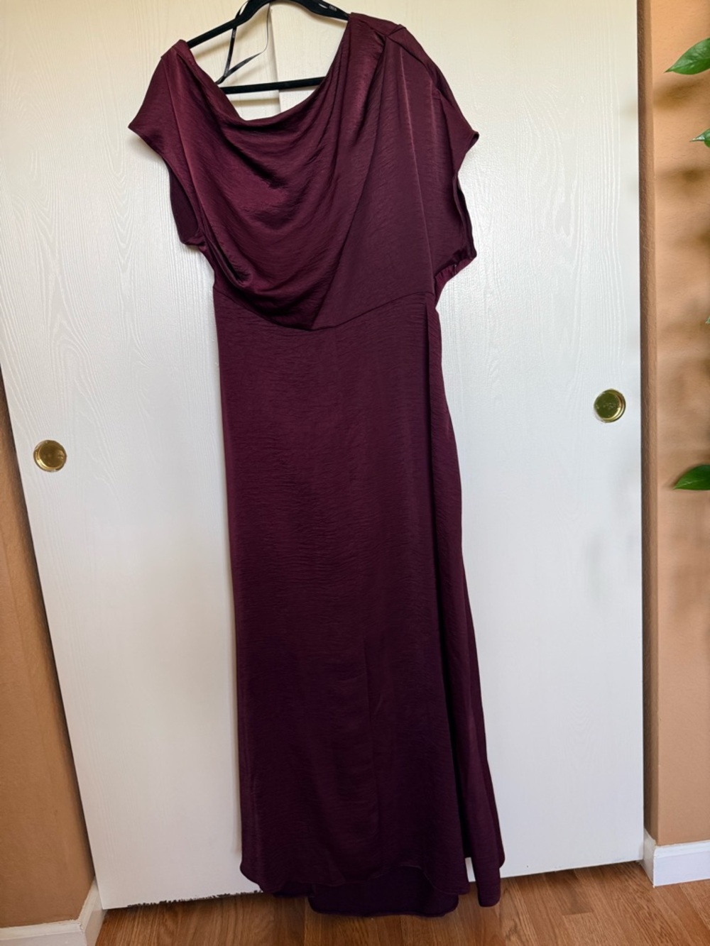 ASOS Design Curve Satin Off-Shoulder High Slit Maxi Dress in Burgundy Size 14 - Picture 5 of 8